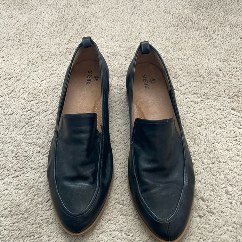 Size 9 black loafer, pointy toe